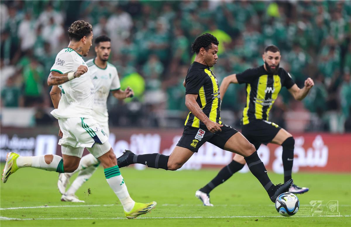 دربي جدة.. القنوات الناقلة لمباراة الاتحاد والأهلي اليوم في دوري روشن السعودي