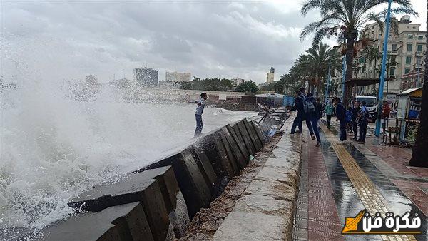 امطار غزيره لا تتوقف .. ماذا يحدث فى محافظه الاسكندريه وماذا فعلت نوة المكنسه