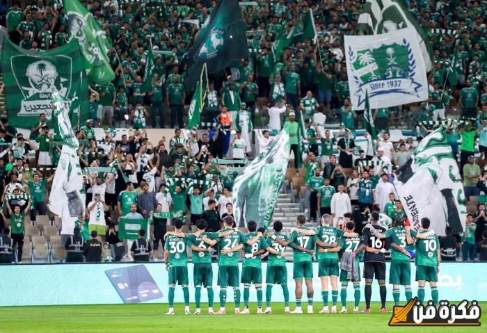 اطلع يا فاشل، جمهور الأهلي السعودي يطرد رئيس ناديهم من الملعب (فيديو)