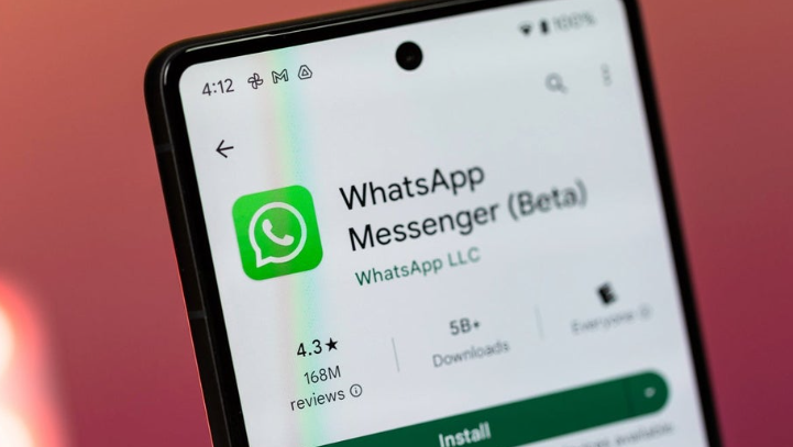 تطبيق WhatsApp يعمل على تطوير ميزة مشاركة الصور بآداء أسرع عبر زر “Gallery” لتحسين تجربتك في التواصل ومشاركة اللحظات!