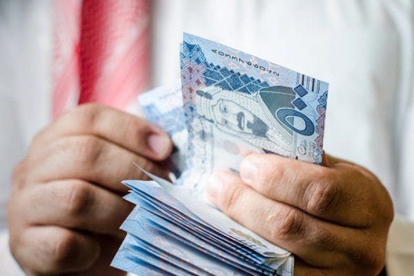 رواتب الأطباء في السعودية: كشف شامل لجميع الجهات ومعايير التأثير والتميز!