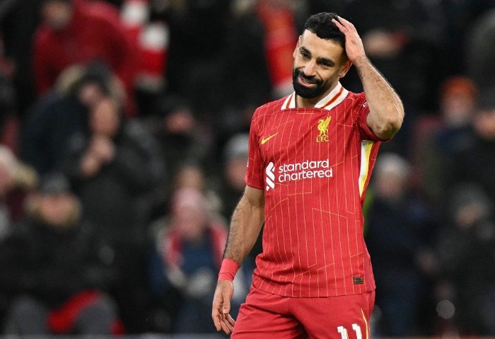 محمد صلاح يتجاهل ميسي ورونالدو ويفضل هذا اللاعب